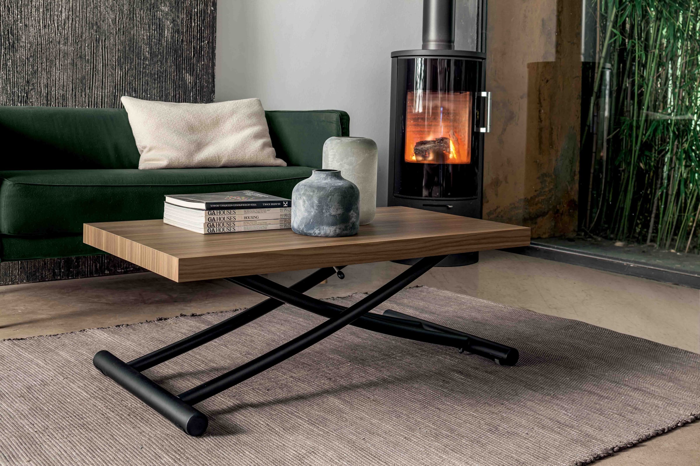Altacom Geniale salongbord som blir spisebord — moderne stue med sofa og peis